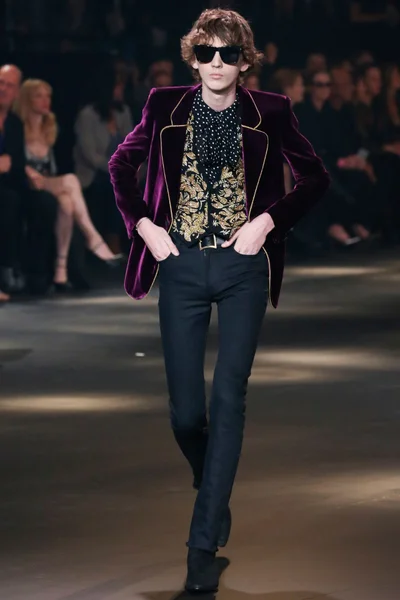 Look 17